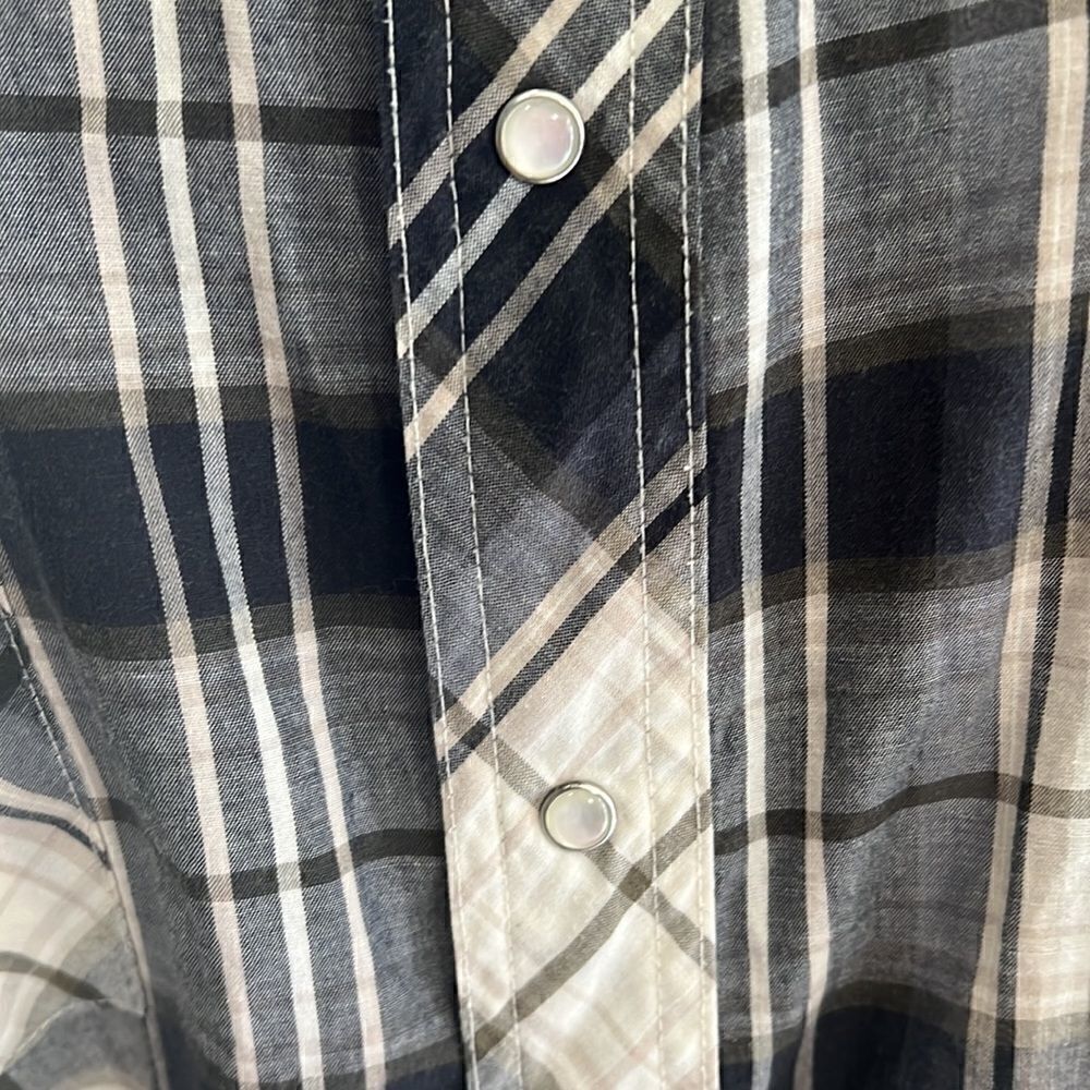 Wrangler Button Down    - Picture 4 of 6